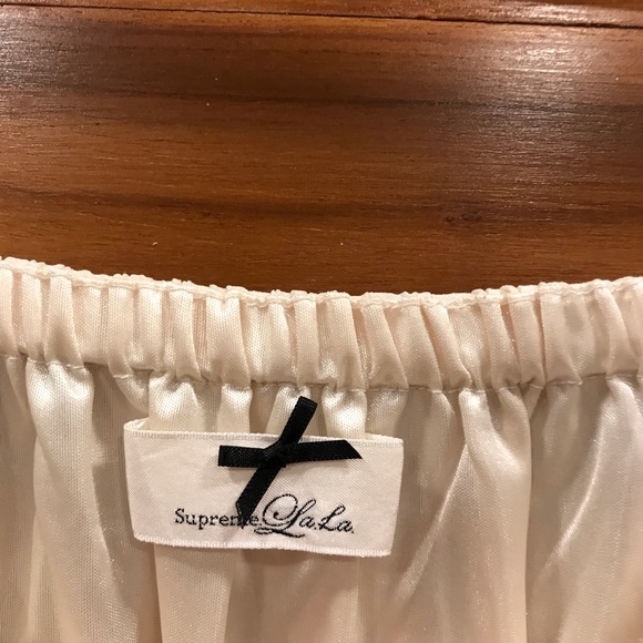 Beautiful Dress with lace detail-New✨ - Picture 5 of 16